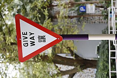 绷不住了 《自杀小队》在线人数不敌《阿卡姆骑士》